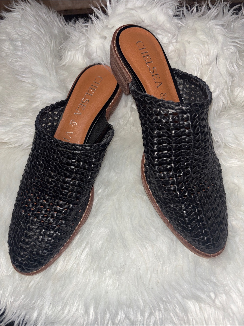 Chelsea & Violet Black Leather Auggie Woven Mules Shoes Women’s Size 6.5